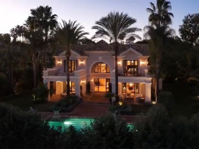 8 Schlafzimmer Villa in Guadalmina Baja