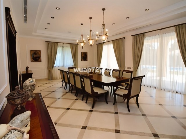 6 Soveroms Villa i Marbella