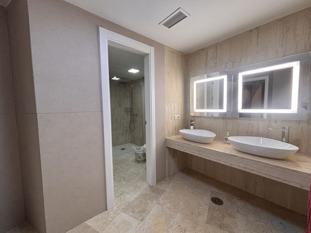 Villa avec 5 Chambres  à Selwo