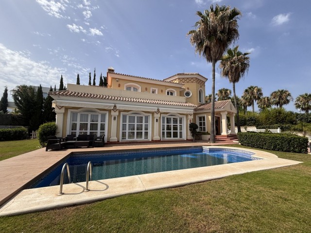 Villa avec 5 Chambres  à Selwo