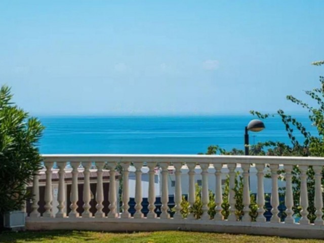 5 Bedrooms Villa in Selwo