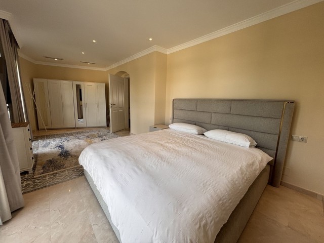 5 Bedrooms Villa in Selwo