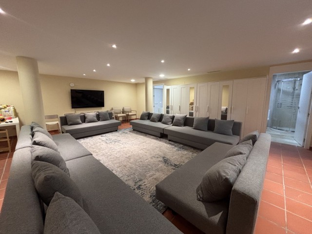 5 Bedrooms Villa in Selwo