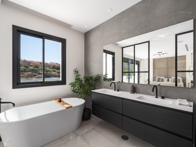 5 Soveroms Villa i Elviria