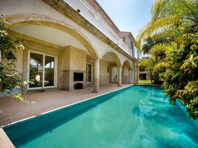 Villa con 4 Dormitorios  en Marbella