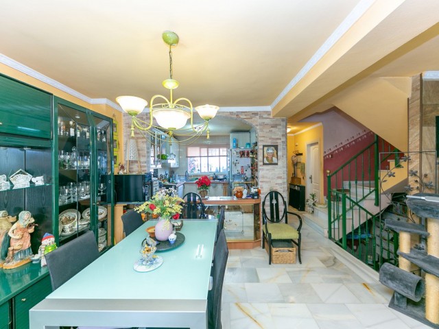 Maison mitoyenne avec 3 Chambres  à Mijas