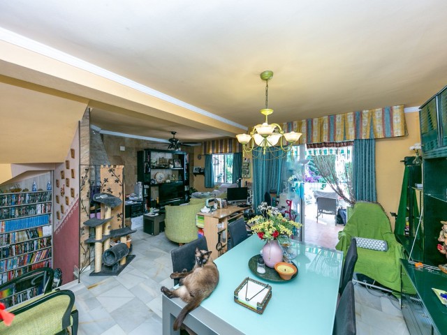 Maison mitoyenne avec 3 Chambres  à Mijas
