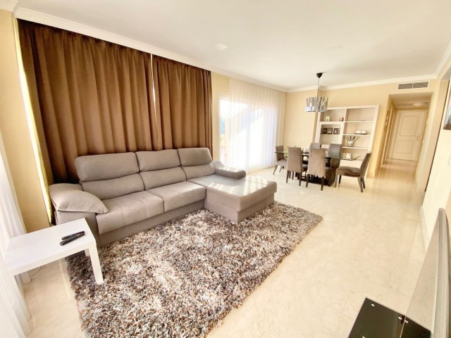 3 Bedrooms Apartment in Elviria