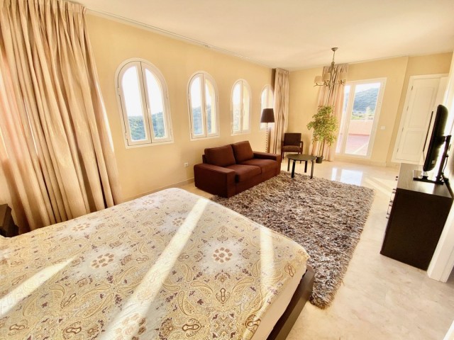 3 Bedrooms Apartment in Elviria