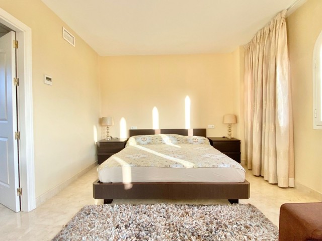 3 Bedrooms Apartment in Elviria