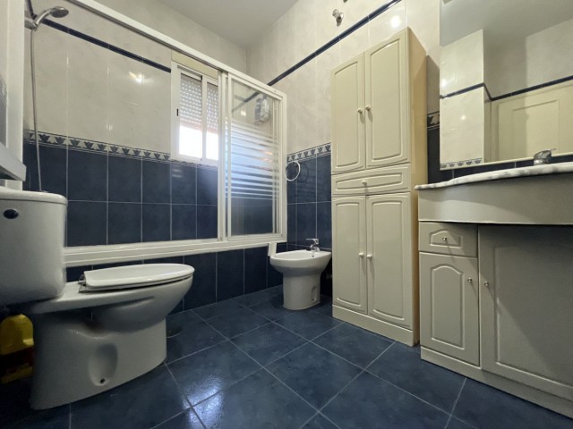Apartamento con 2 Dormitorios  en Puerto Banús