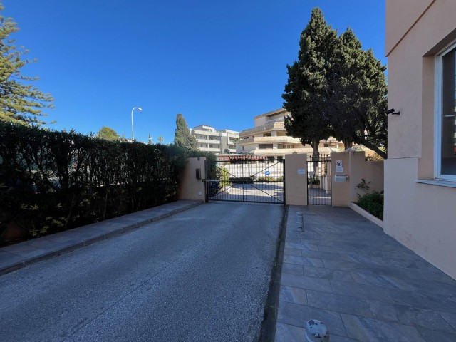 Apartamento con 2 Dormitorios  en Puerto Banús