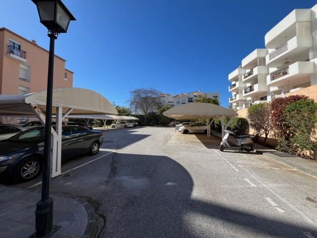Apartamento con 2 Dormitorios  en Puerto Banús