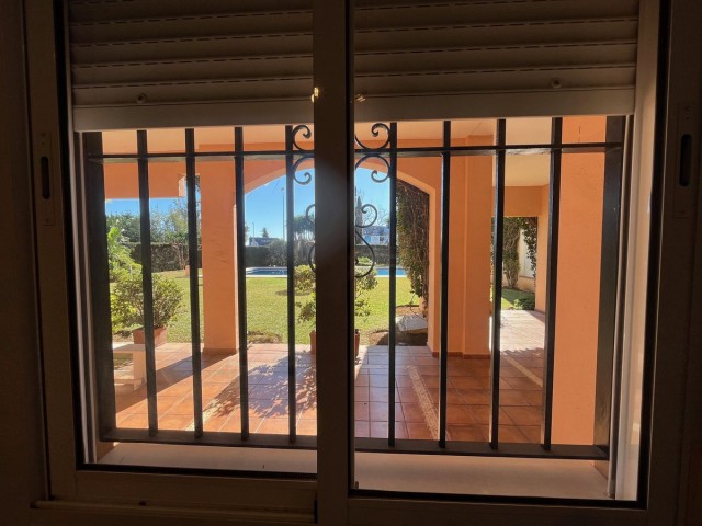 Apartamento con 2 Dormitorios  en Puerto Banús