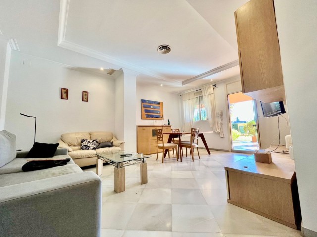Apartamento con 2 Dormitorios  en Puerto Banús