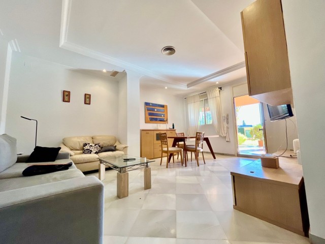 Apartamento con 2 Dormitorios  en Puerto Banús