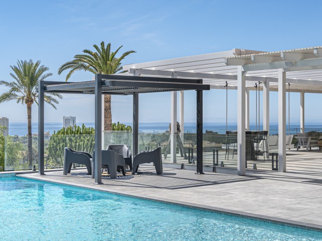 7 Bedrooms Villa in Elviria