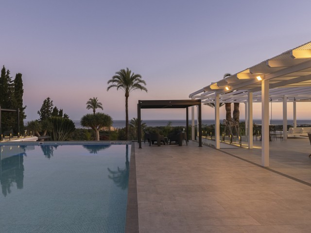 7 Bedrooms Villa in Elviria