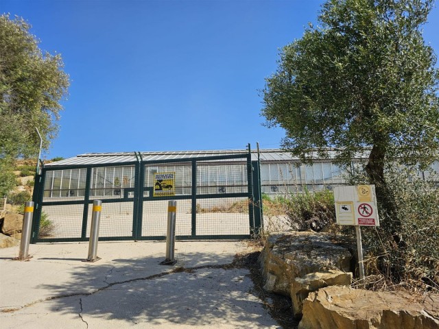 Comercial con 6 Dormitorios  en Casares
