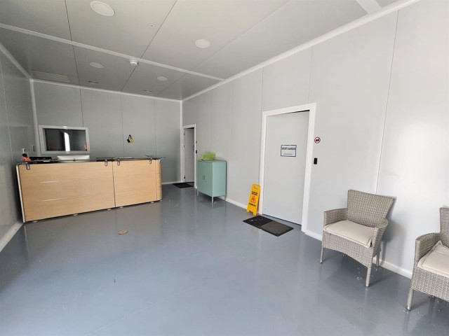 Comercial con 6 Dormitorios  en Casares