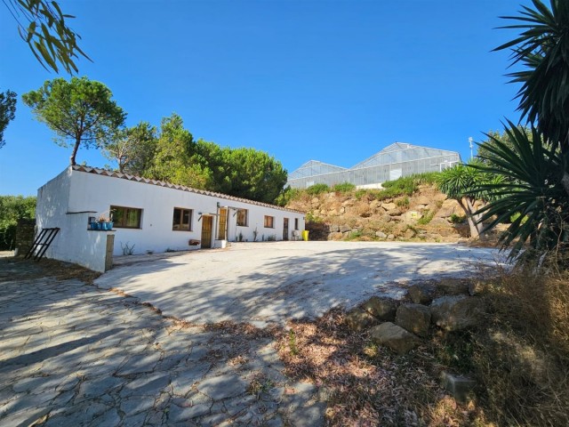 Comercial con 6 Dormitorios  en Casares