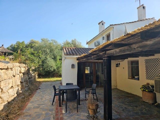 Comercial con 6 Dormitorios  en Casares