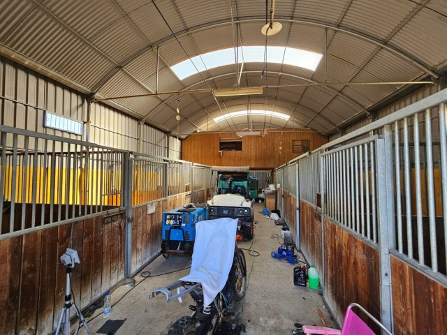 Comercial con 6 Dormitorios  en Casares