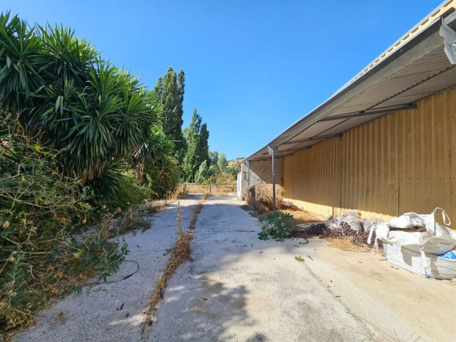 Comercial con 6 Dormitorios  en Casares