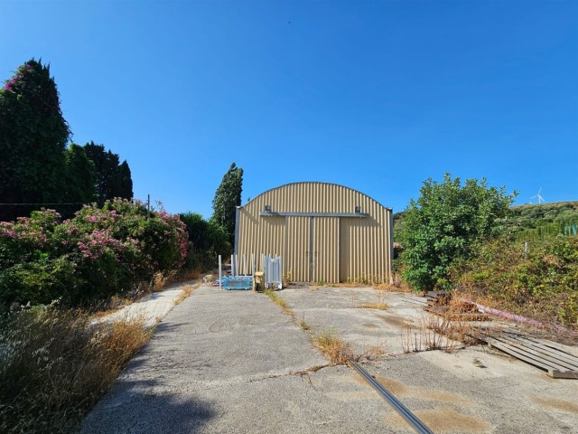 Comercial con 6 Dormitorios  en Casares