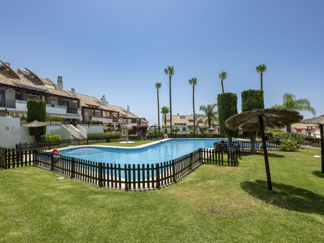 Adosado con 4 Dormitorios  en Marbella