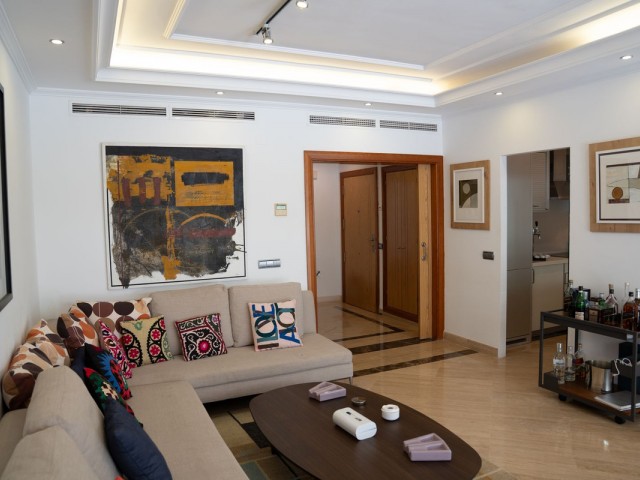 Apartamento con 3 Dormitorios  en Marbella