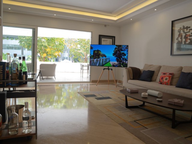 Apartamento con 3 Dormitorios  en Marbella