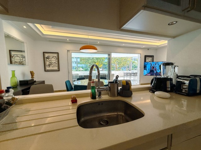 Apartamento con 3 Dormitorios  en Marbella