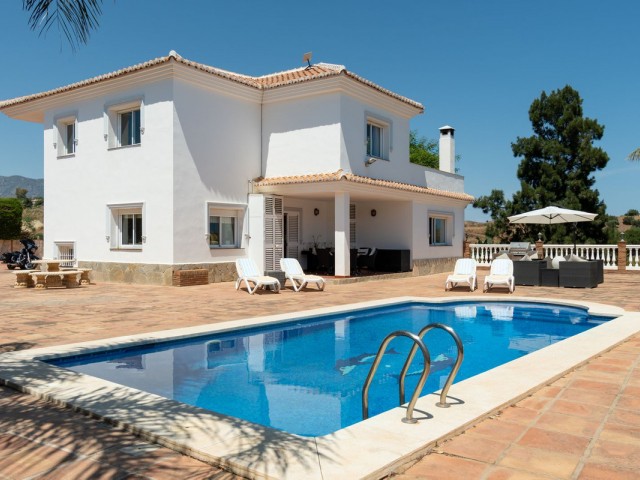 Villa con 4 Dormitorios  en La Cala de Mijas