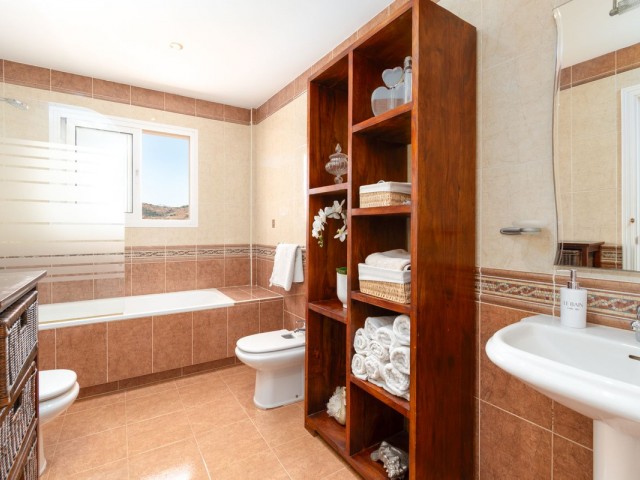 Villa con 4 Dormitorios  en La Cala de Mijas