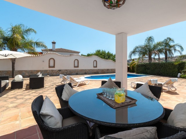 Villa con 4 Dormitorios  en La Cala de Mijas
