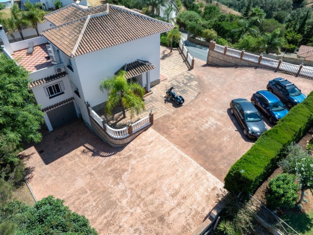 Villa con 4 Dormitorios  en La Cala de Mijas