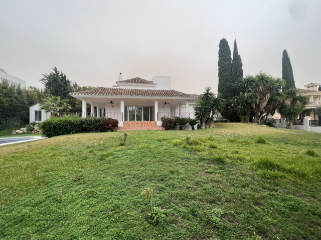 7 Schlafzimmer Villa in Nueva Andalucía