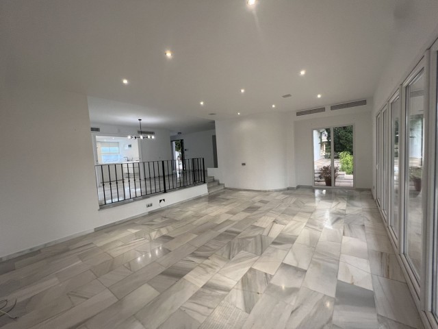 7 Schlafzimmer Villa in Nueva Andalucía