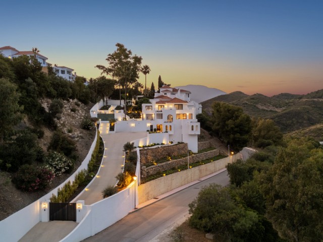 5 Schlafzimmer Villa in Nueva Andalucía