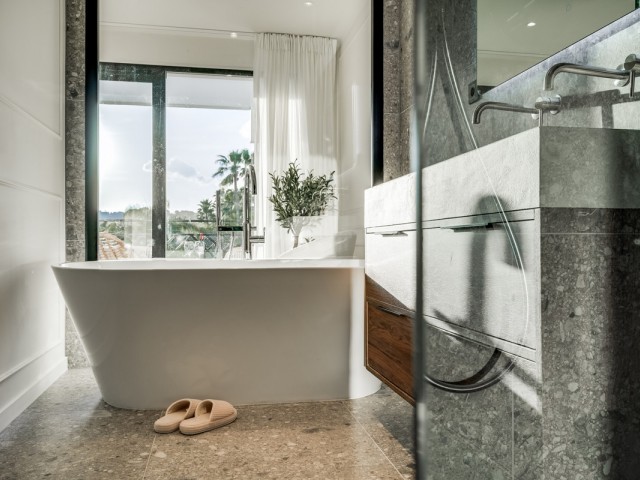 4 Schlafzimmer Reihenhaus in Nueva Andalucía