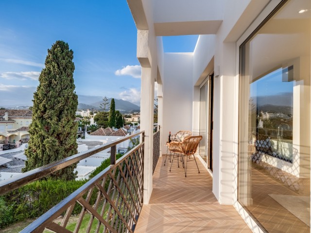 4 Schlafzimmer Reihenhaus in Nueva Andalucía