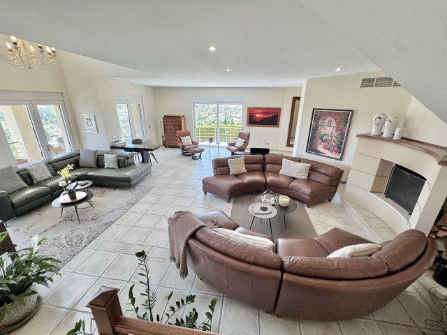 Villa avec 6 Chambres  à Mijas Golf