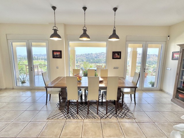 Villa avec 6 Chambres  à Mijas Golf