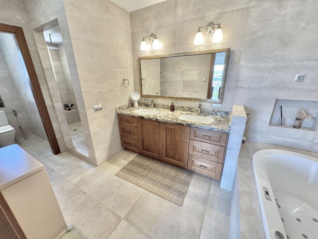 Villa avec 6 Chambres  à Mijas Golf