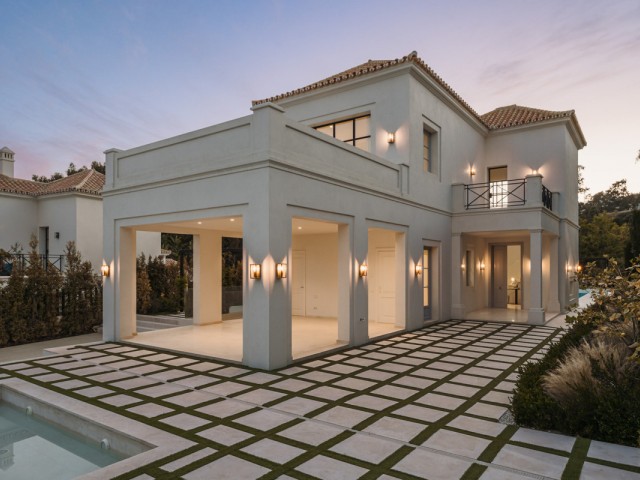 4 Schlafzimmer Villa in Nueva Andalucía