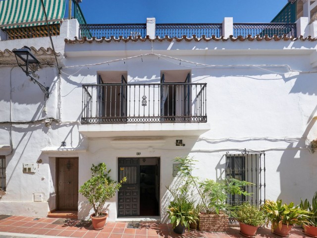 Adosado con 7 Dormitorios  en Marbella