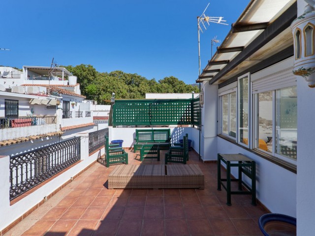 Adosado con 7 Dormitorios  en Marbella