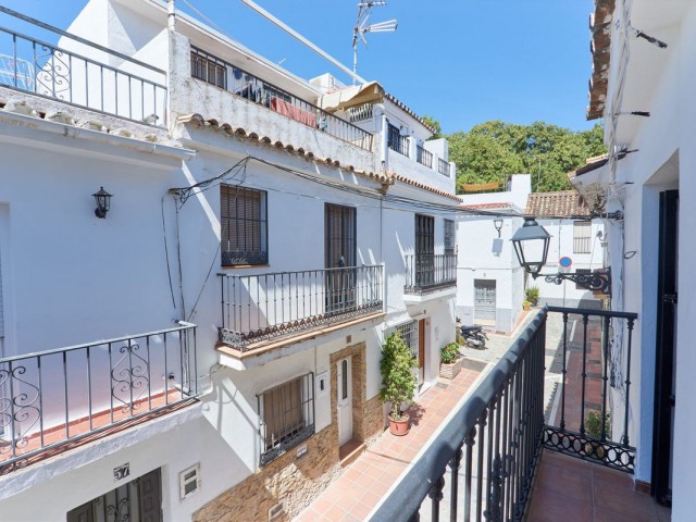 Adosado con 7 Dormitorios  en Marbella