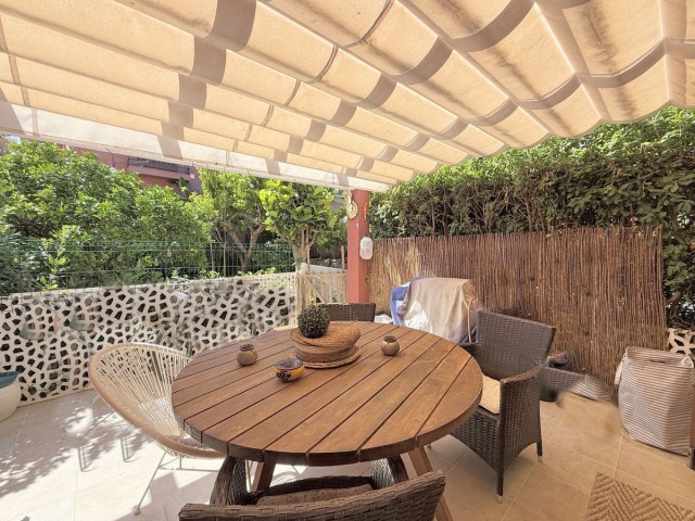 Maison mitoyenne avec 3 Chambres  à Estepona